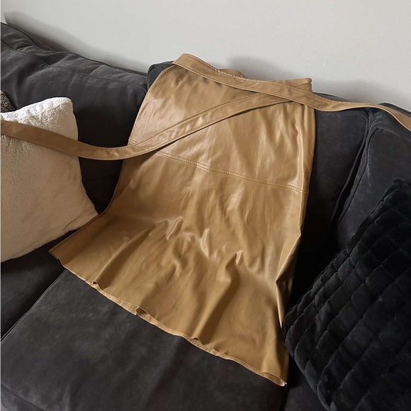 HP🎉 NWT Worthington Tan Leather Skirt - Picture 3 of 5